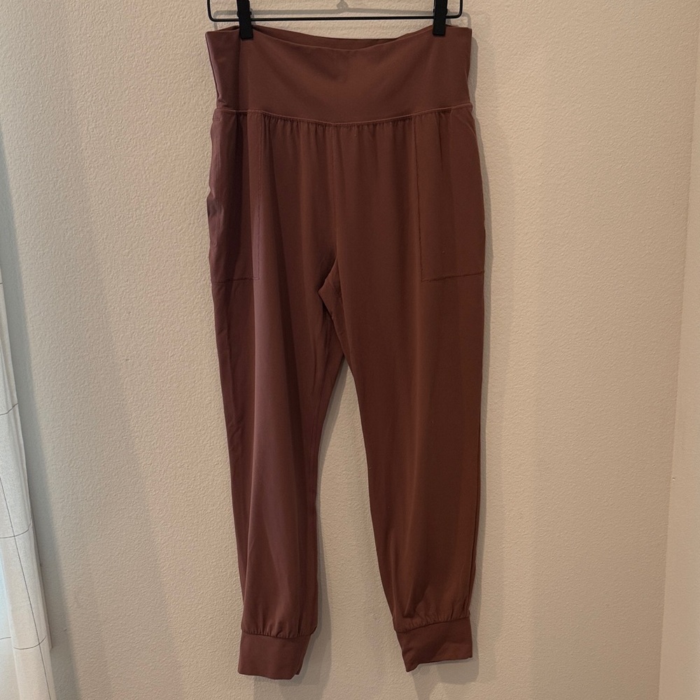 Athleta Salutation Jogger in‎ Powervita Women's Brown Active Pants Size Large
